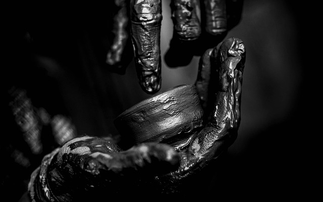 Illustration of gears working together with a human hand, representing Chroma Flow's 'Collaborative Synergy' feature.